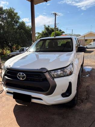 TOYOTA HILUX 2.8 D-4D TURBO DIESEL CD SR 4X4 AUTOMÁTICO TOYOTA HILUX 2.8 D-4D TURBO DIESEL CD SR 4X4 AUTOMÁTICO